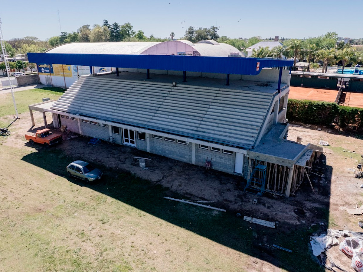 Obra del estadio de fútbol profesional en Derqui y Quintana